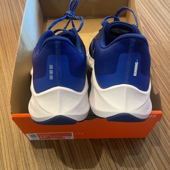 Nike Winflo 7 Running Shoes - Picture 4 of 7